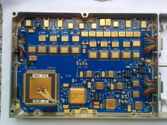 Prototyp českého modulu, který na palubě sondy JUICE analyzuje signály z elektrických a magnetických antén.